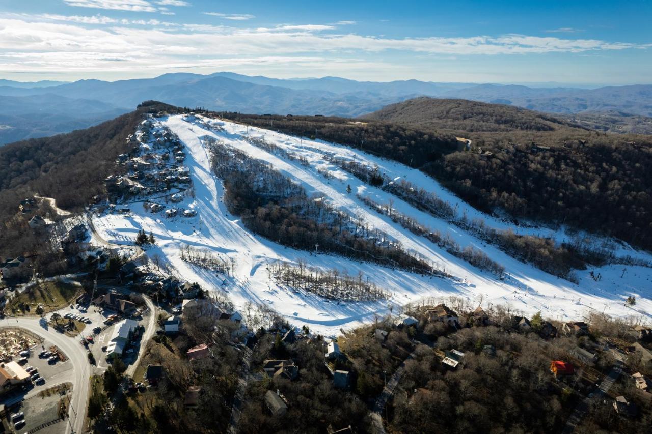 Cozy Mountain Top Ski Studio Beech Mountain Exterior photo